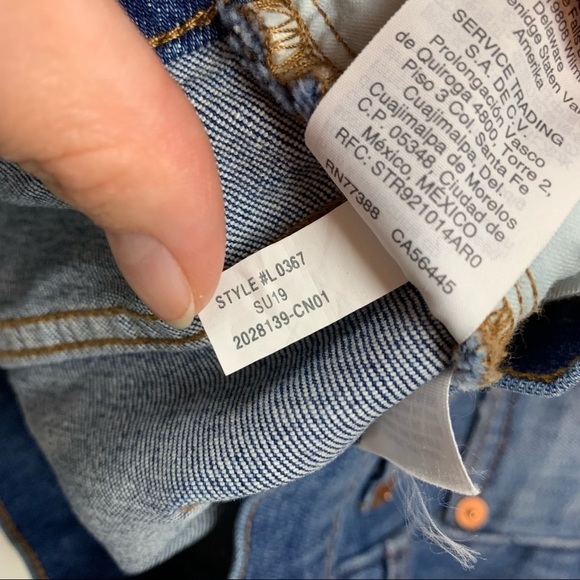 Madewell Sz 26 High Rise Denim Shorts Midi Length Cut Offs Jean Distressed l0367 - Picture 10 of 11